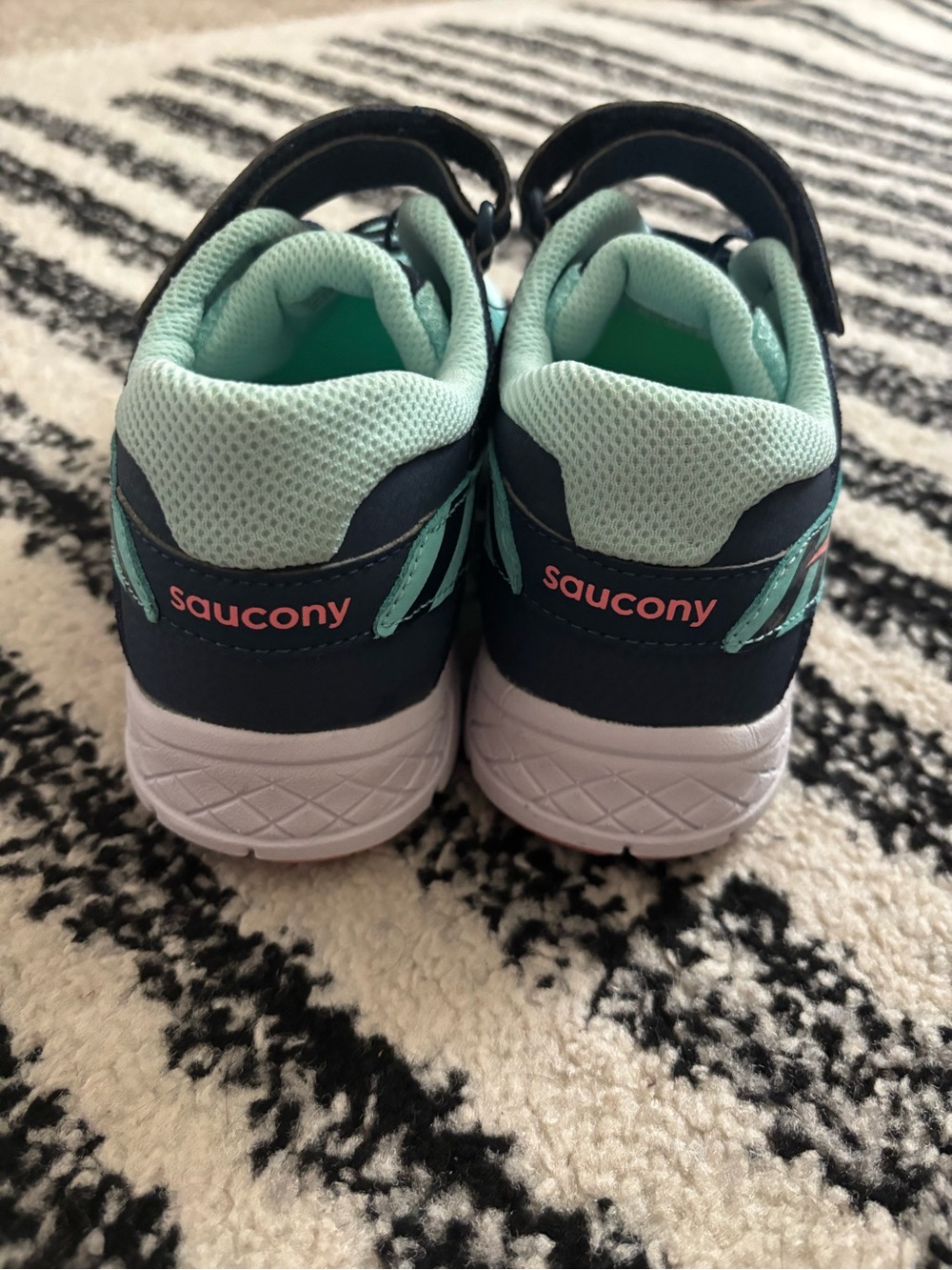 Saucony Velocer A/C Sneaker Kids US 5.5 Accessible Velcro Like New Comfy - Picture 3 of 8